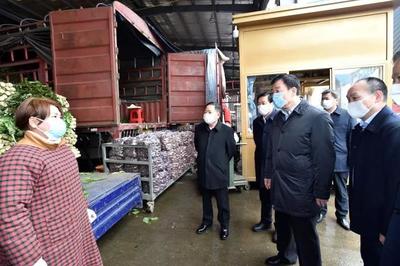 深入工厂农村 刘奇调查医用物资保障市场供应情况